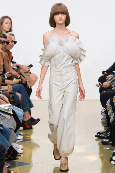Look 10